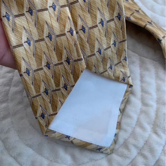Arrow Gold Silk Patterned Tie - Picture 8 of 11